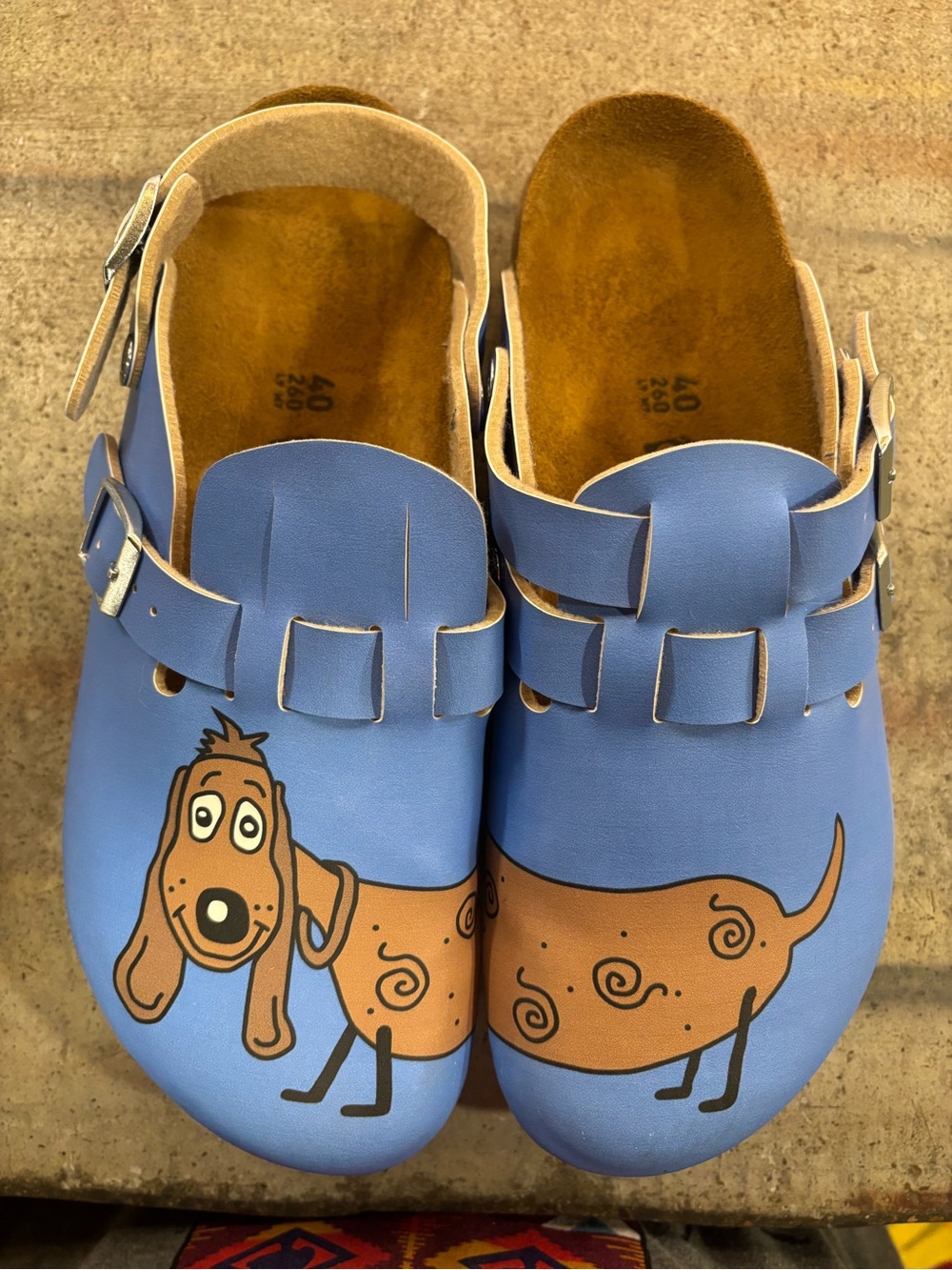Birkenstock Women’s Blue Clogs with Brown Dog Graphic - Picture 4 of 8